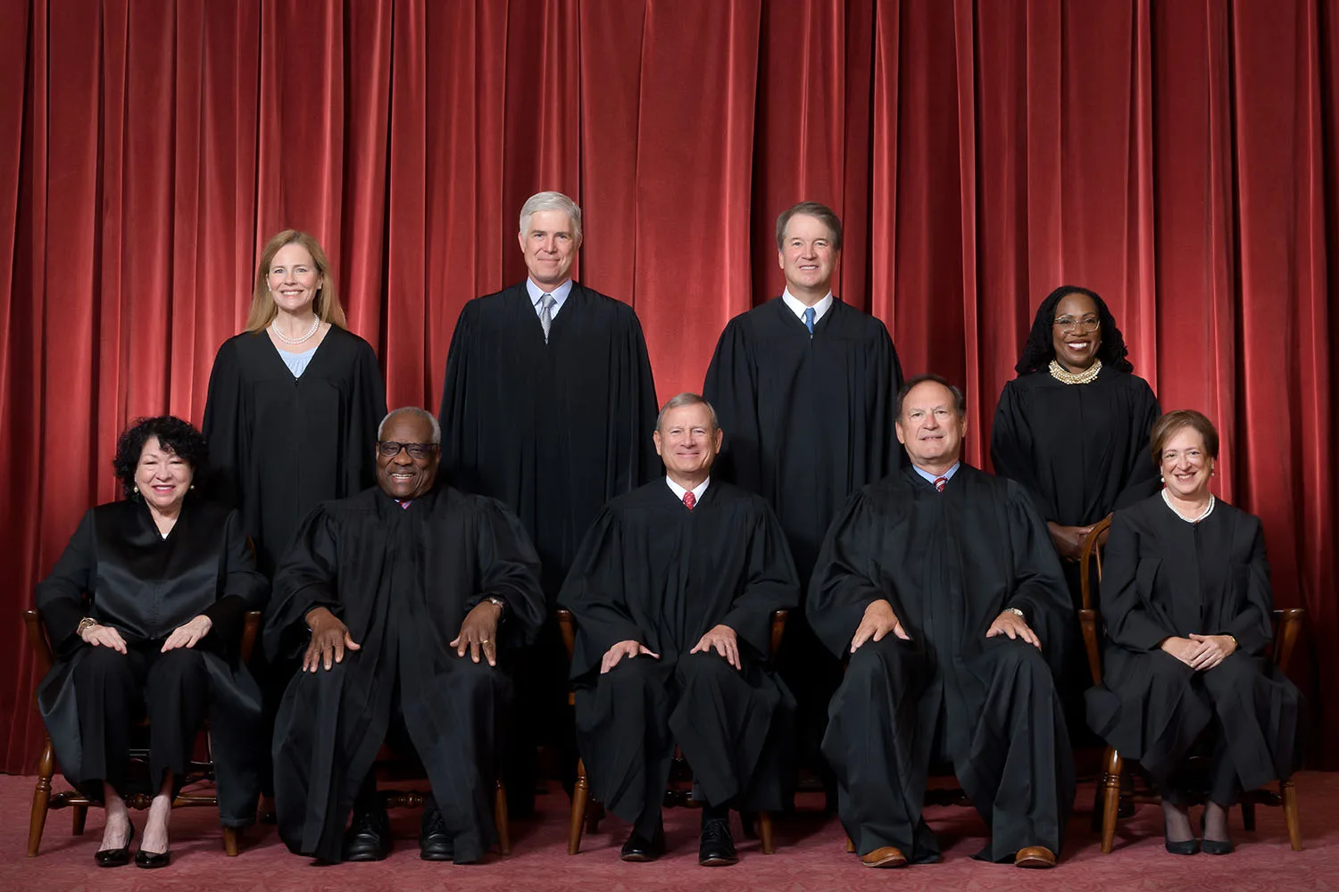 Image of the justices of the US Supreme Court deciding Devilier v. Texas