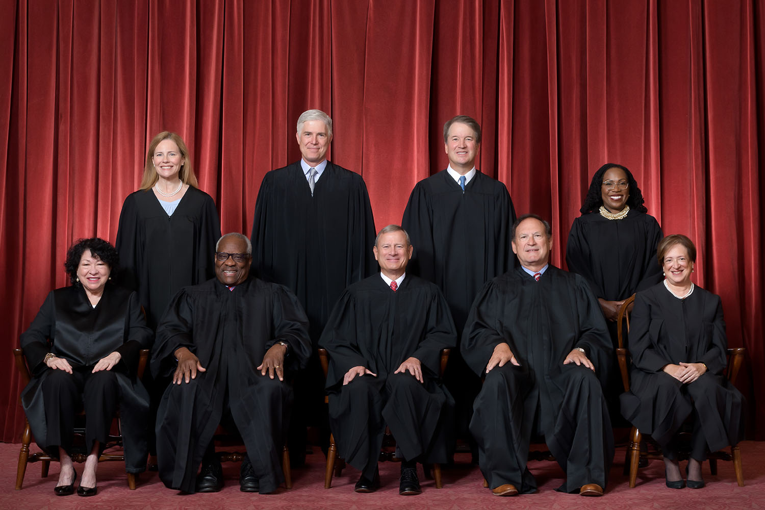 Image of the justices of the US Supreme Court deciding Loper Bright Enterprises v. Raimondo